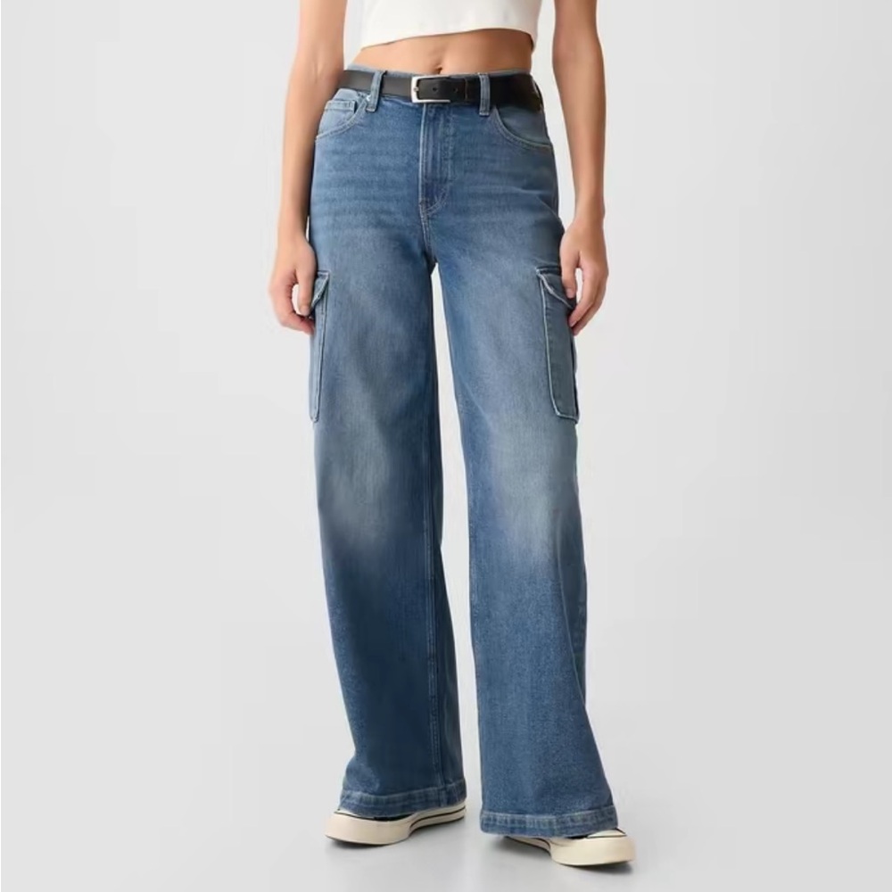 GAP Women's high rise stride wide leg Jeans Gap medium wash cargo style 27 SHORT